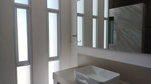 Venta De Casas En El Encino, Pasillo Lateral, Estudio O 4ta Rec En Pb, Lujo