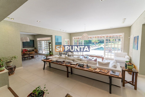 Imagen 3 de 30 de Mansión De Estilo Clásico En Venta En El Corazón De Beverly Hills.