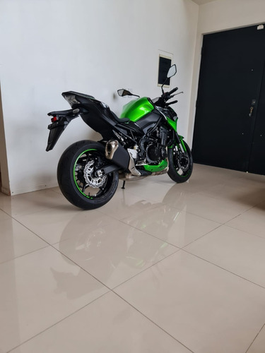 Naked Kawasaki Modelo Z900 2022