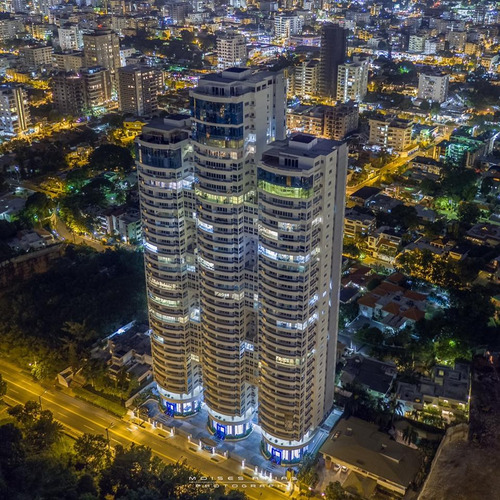Apartamento Amueblado En Alquiler Av. Anacaona De 3 Habitaciones Piso Alto