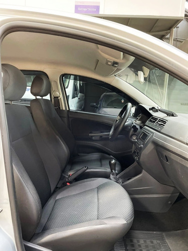 Imagem 8 de 10 de Volkswagen Gol 1.6 2018/2019 Flex 4p Prata