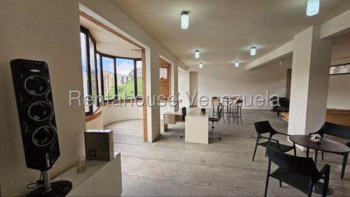 En Venta Hermosa Casa En Excelente Ubicación En Los Samanes 25-17999