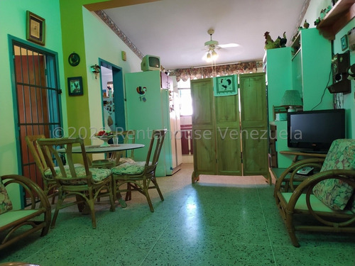 Imagen 6 de 14 de Casa En Venta Urbanización Los Rauseos El Limón 22-16380 Dc