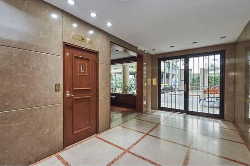 Montevideo Y Posadas - Excelente Piso De Categoría En Recoleta