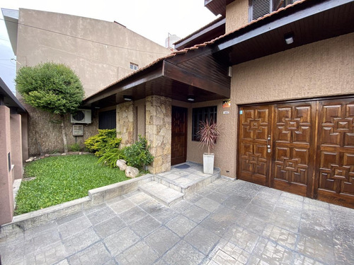 Imagen 3 de 30 de Casa En Venta - 5 Amb. - Ramos Mejia Sur -