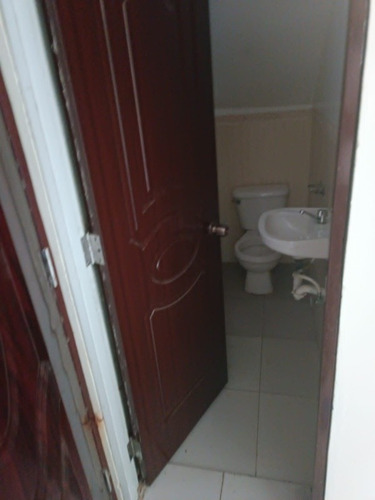 Imagen 6 de 30 de Casa De Oportunidad En Brisa Oriental De San Isidro, 3 Habitaciones Principal Con Baño, Baño Común, Sala, Comedor, Cocina Terraza En Segundo Nivel, Cuarto De Servicio Con Baño Galería, Marquesina