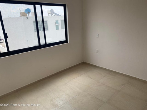 Grand Juriquilla. Casa A Estrenar Con 3 Recámaras Y Sala De Tv, Venta