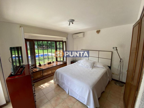 Imagen 19 de 30 de Espectacular Casa En Lugano 5 Dormitorios 4 Baños