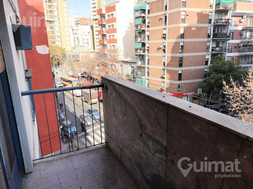 Imagen 7 de 15 de Caballito Acoyte Y Neuquén Cuatro Ambientes Con Dependencia Cochera Fija Y Baulera
