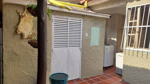 Imagen 11 de 14 de Casa En Venta En La Esmeralda 147mts Alexandra Ramírez 04147041922