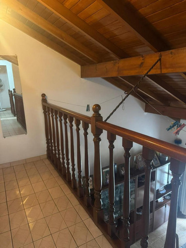 Hermoso Chalet En 2 Plantas En Banfield Oeste