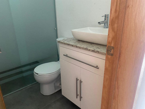 Casa En Venta A Pie De Calle En Residencial El Refugio, Querétaro