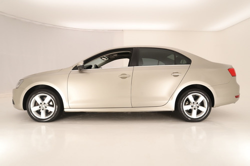 Volkswagen Vento 2.5 Luxury Tiptronic 2014