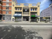 Comprar % Raiza Suarez Vende Edificio Comercial En Excelente Zona El Oeste De Barquisimeto 2 5 1 6 6 2 6 Posee 24 Locales Comerciales Todos Los Servicios Básicos Y En Optimas Condiciones                      