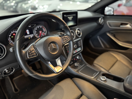 Mercedes-Benz Classe A 1.6 Turbo Flex 5p