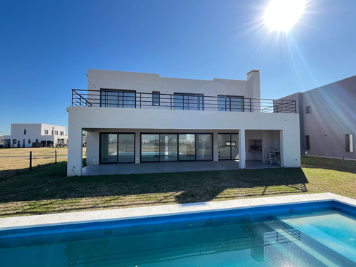 Casa A Estrenar En Barrio Riberas Puertos Escobar Lote Interno Pileta