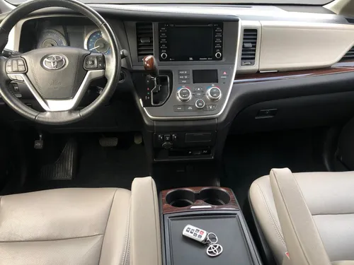 Toyota Sienna 3.5 Limited At