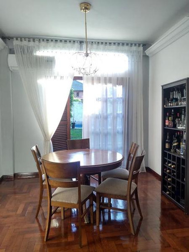 Excelente Chalet 6 Ambientes Con Parque Quincho Y Pileta