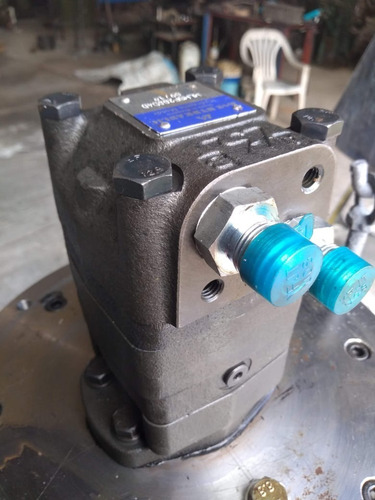 Minicargadora Implemento Hoyador Erym