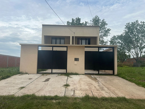 Dúplex En Venta De 2 Dormitorios C/ Cochera En Otros Barrios