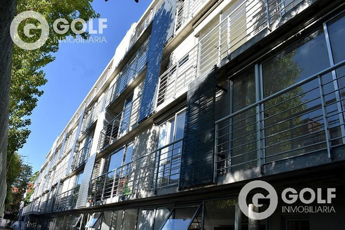 Ambiente En Parque Batlle Ideal Para Consultorio U Oficina, Con Patio Exclusivo.