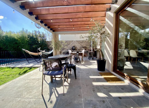 Linda Casa En Venta, 3 Dormitorios, Santa Elena, Chicureo