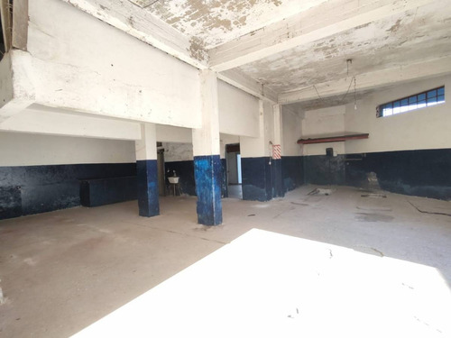 Galpon En Barrio Echesortu 162m2
