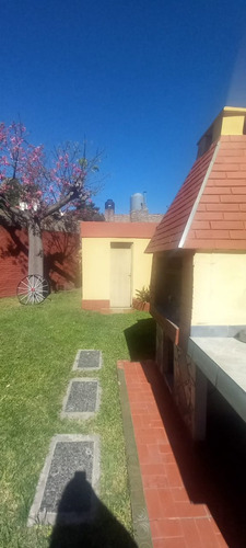 Venta Casa 3 Ambientes Con Garaje, Patio,terraza Y Pileta