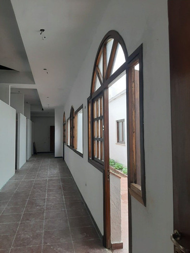 Imagen 3 de 10 de Chalet En Alquiler Con Destino Profesional.