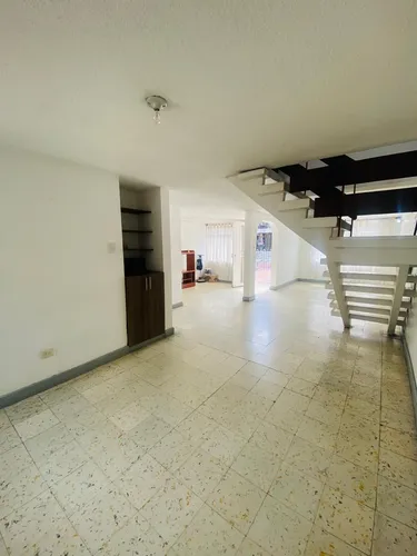 Vendo Casa Unifamiliar De Dos Pisos Barrio Los Alamos