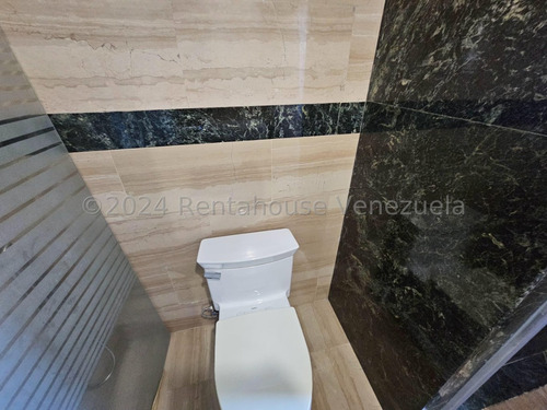Hermoso Penthouse En Venta De 2 Niveles, En Zona Norte De Nuestra Ciudad Jardín Urb.san Isidro 24-19246 Ecir