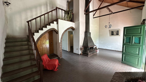 Fisherton: Muniagurria Y Córdoba, Amplisimo Jardín