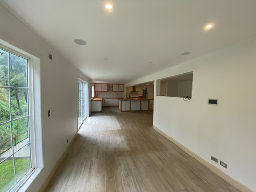 Casa De 3 Pisos De 350 M2, 6d 4b, Altos Del Cruces, Valdivia