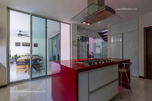Residencia De Lujo En Los Olivos En Venta