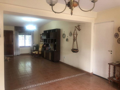 Casa En Venta B° Residencial Vz. Sarsfield.