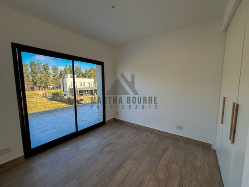 Casa En Venta En Santo Tomas, Pilar, G.b.a. Zona Norte