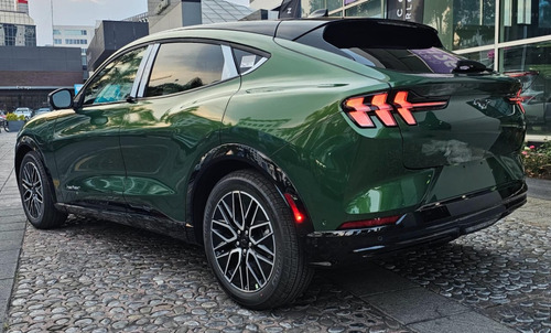 Ford Mustang Mach-E 0.0 Premium Awd