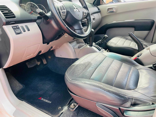 Imagem 4 de 13 de Mitsubishi L200 2013 3.2 Triton Hpe Cab. Dupla 4x4 Aut. 4p