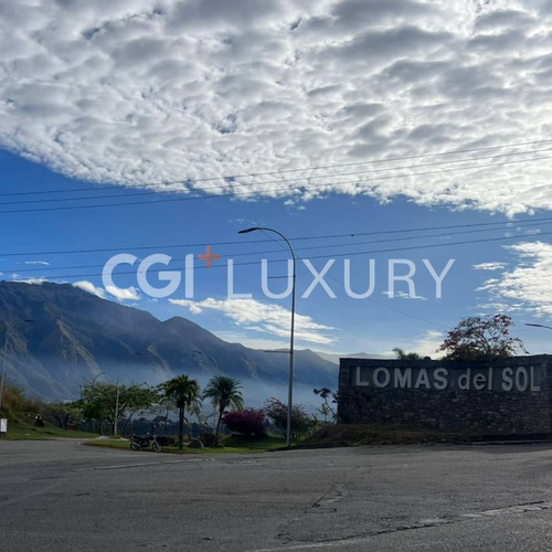 Cgi + Luxury Caracas Ofrece En Venta, Lomas Del Sol - Dúplex