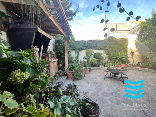 Se Vende Preciosa Casa Frente A Plaza Y Caseta De Guardia!