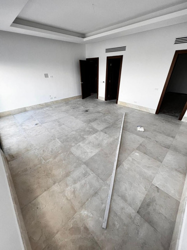 Apartamento En La Avenida Anacaona