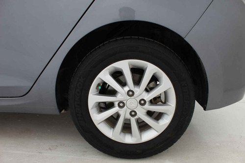 Imagen 15 de 15 de Hyundai Accent 2018 4 Cilindros