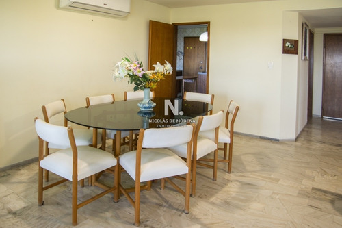 Departamento En Venta De 3 Dormitorios.- Ref: 3646