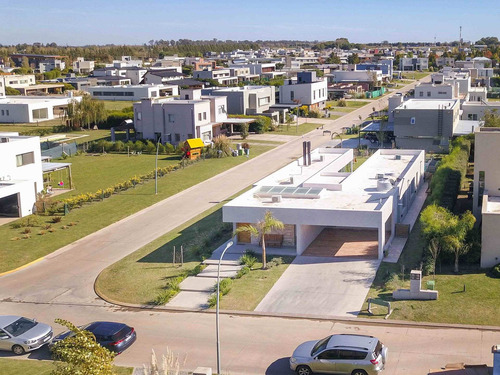 Imagen 3 de 30 de Venta Casa En San Sebastián Barrio Cerrado Funes