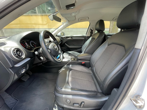 Audi A3 1.8 Sedán Attraction At