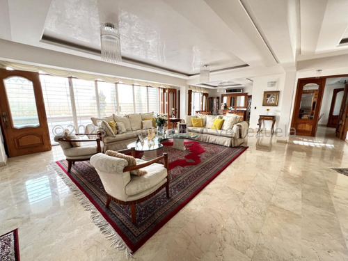 Hermosa Casa En Venta En El Cafetal: Lujo, Espacio Y Exclusividad, Urb. El Cafetal. Mo 24-12662