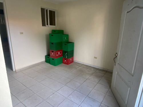 De Oportunidad Este Apartamento De 3 Niveles En Santiago