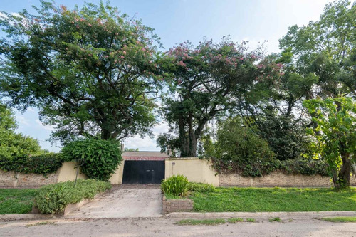 Venta Casa 2 Dorm Con Amplio Jardín En Santo Tomé