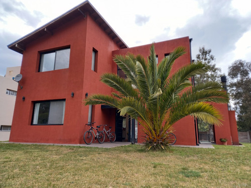 Casa 4 Ambientes Para 5 Personas En Alquiler Temporal El Pato, Berazategui, Barrio Club De Campo La Arbolada