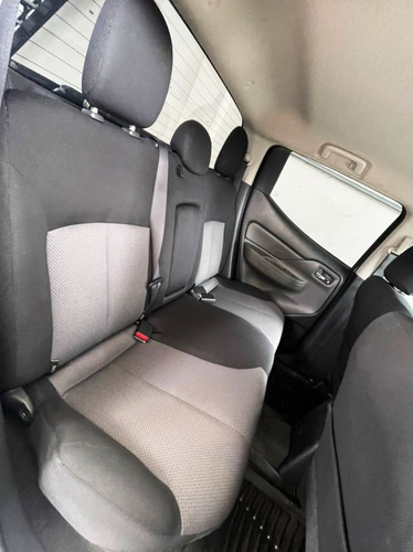 Imagen 8 de 10 de Mitsubishi L200 2018 4x2 Sincrónico